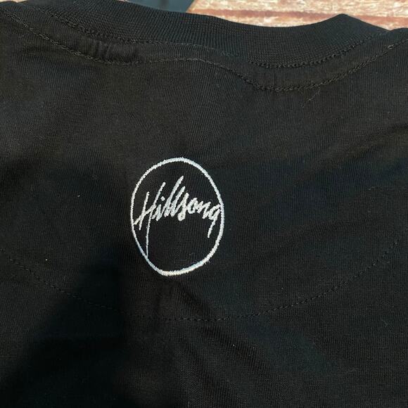 ( NEW ) Hillsong United Awake tee - Picture 8 of 9
